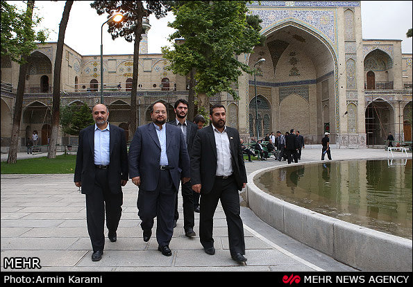 شریعتمداری