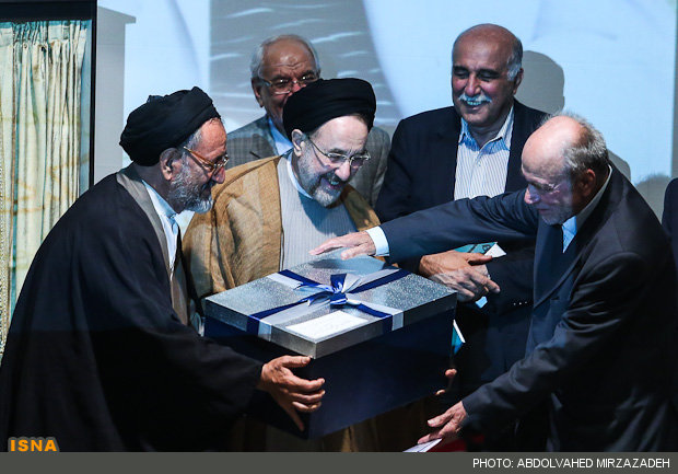 حواشی مراسم نکوداشت۸۰سالگی داوری اردکانی