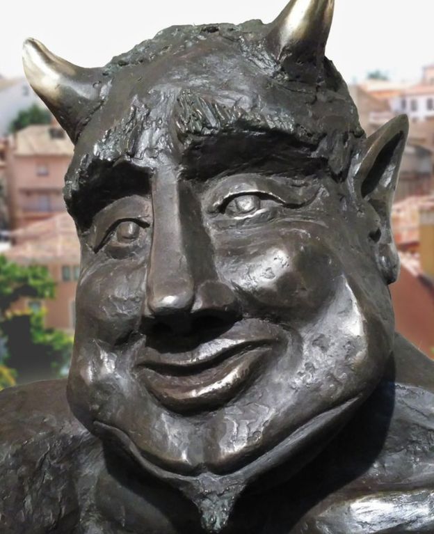 مجسمه عجیب شیطان در اسپانیا خبرساز شد + عکس