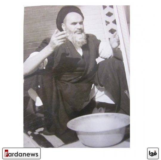 دو عکس‌ کمتر دیده شده از وضوی امام خمینی