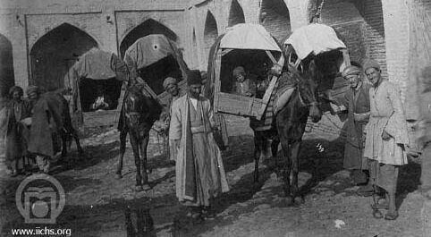 تصویری جالب و دیدنی از حمل مسافر در دوره قاجار