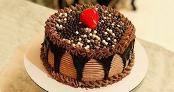 تزیین کیک با شکلات، ماکارون رنگی و اسمارتیز