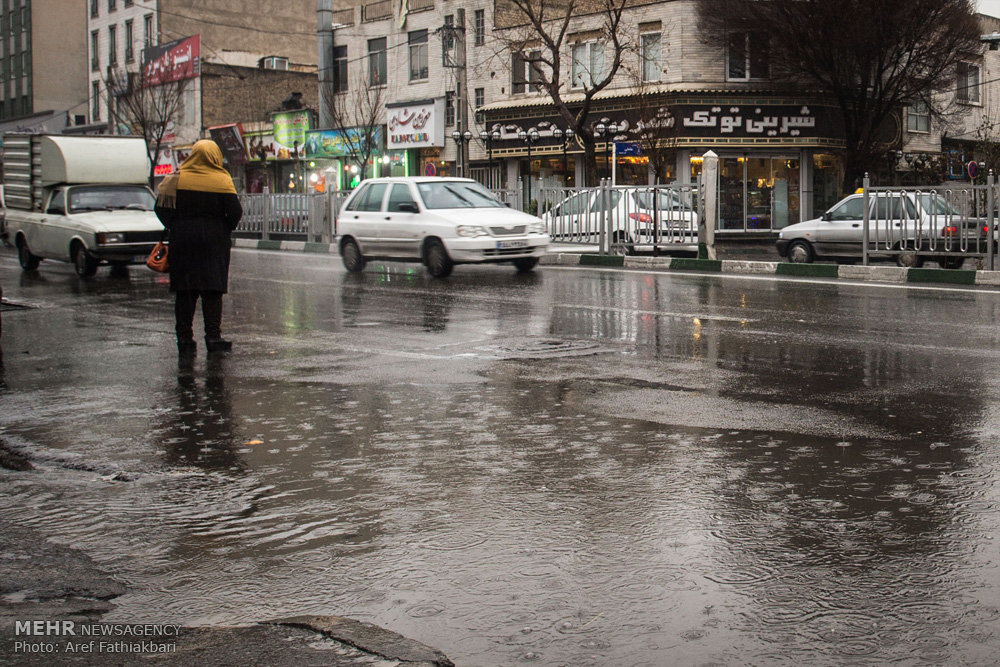 باران شدید و آبگرفتگی معابر در کرج+عکس