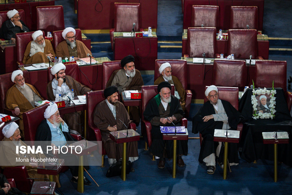 متن و حواشی دومین اجلاسیه رسمی خبرگان در دوره پنجم