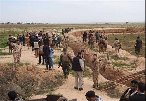 اسیر داعشی یک گور دسته‌جمعی را لو داد+تصاویر