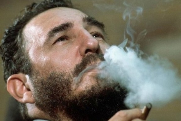 تلاش برای ترور فیدل کاسترو؛ از استخدام رهبر مافیا تا سیگار انفجاری