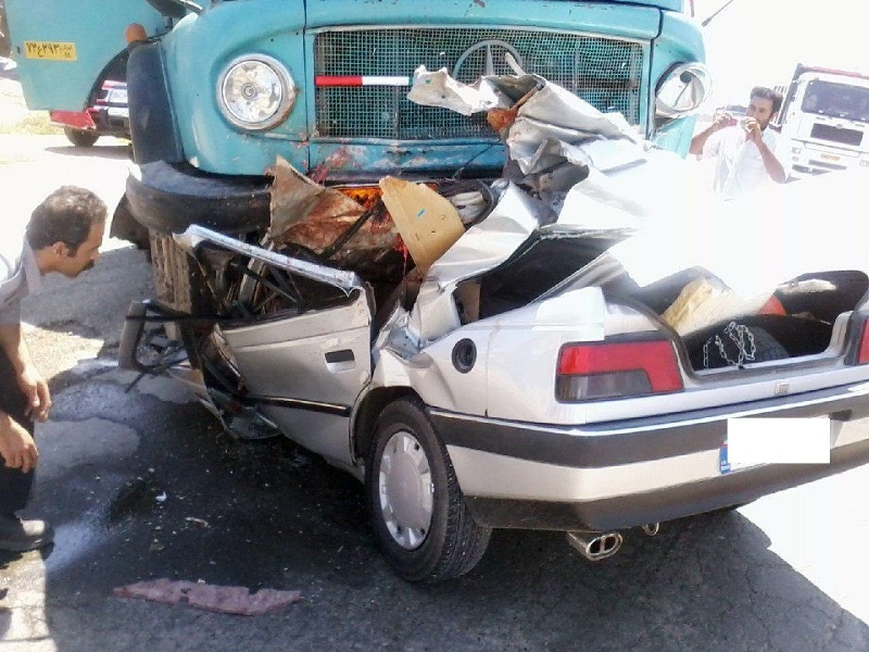 مرگ ۶ عضو یک خانواده در برخورد سواری با کامیون