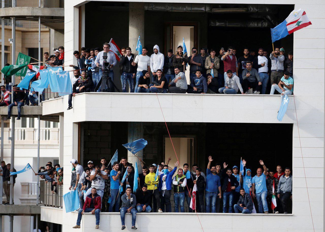 طرفداران سعد حریری در نزدیکی خانه‌اش در بیروت