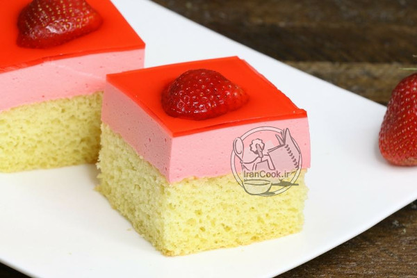 کیک توت فرنگی ژله ای کیک توت فرنگی ژله ای