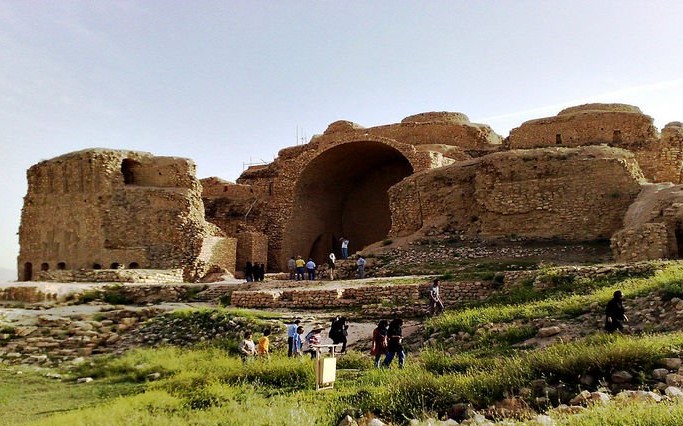 کاخ اردشیر بابکان، یادگار ساسانیان در فیروزآباد کاخ اردشیر بابکان، یادگار ساسانیان در فیروزآباد