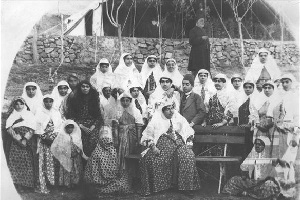 «زندگی خانوادگی و فعالیت جنسی در حرمسرای قاجار