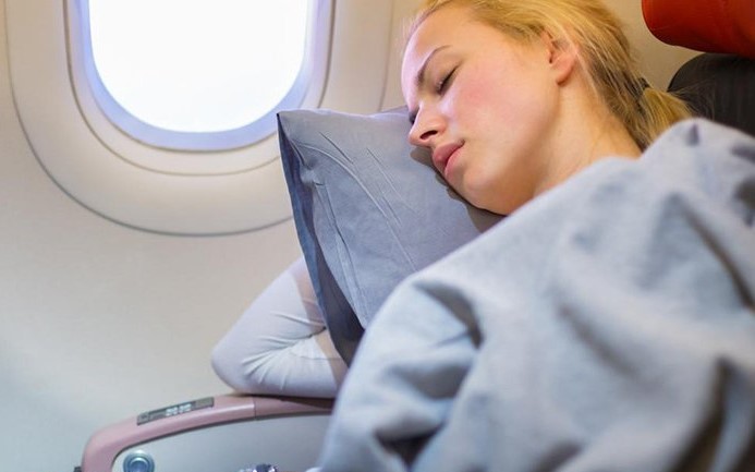 زمان های ممنوعه خوابیدن در هواپیما