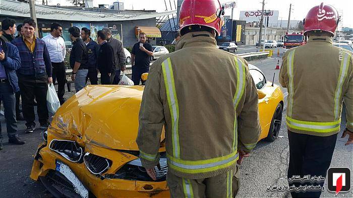 تصاویری از تصادف خودروی لاکچری در تهران