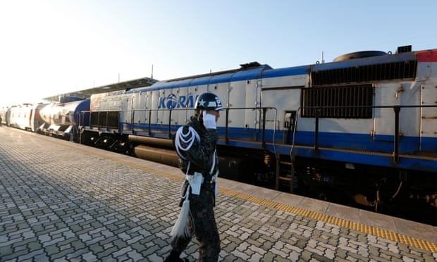 اولین قطار مسافربری کره جنوبی وارد کره شمالی شد