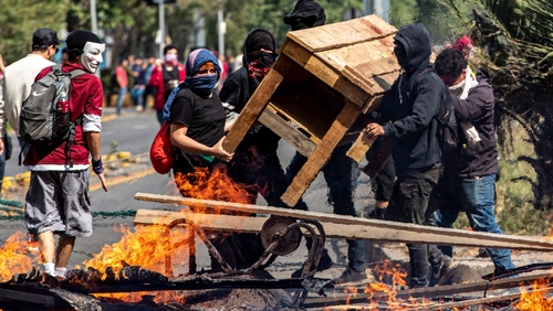 اعتراضات شیلی بر سر افزایش قیمت بلیت مترو