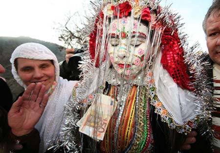 رسمی عجیب برای ترساندن داماد!
