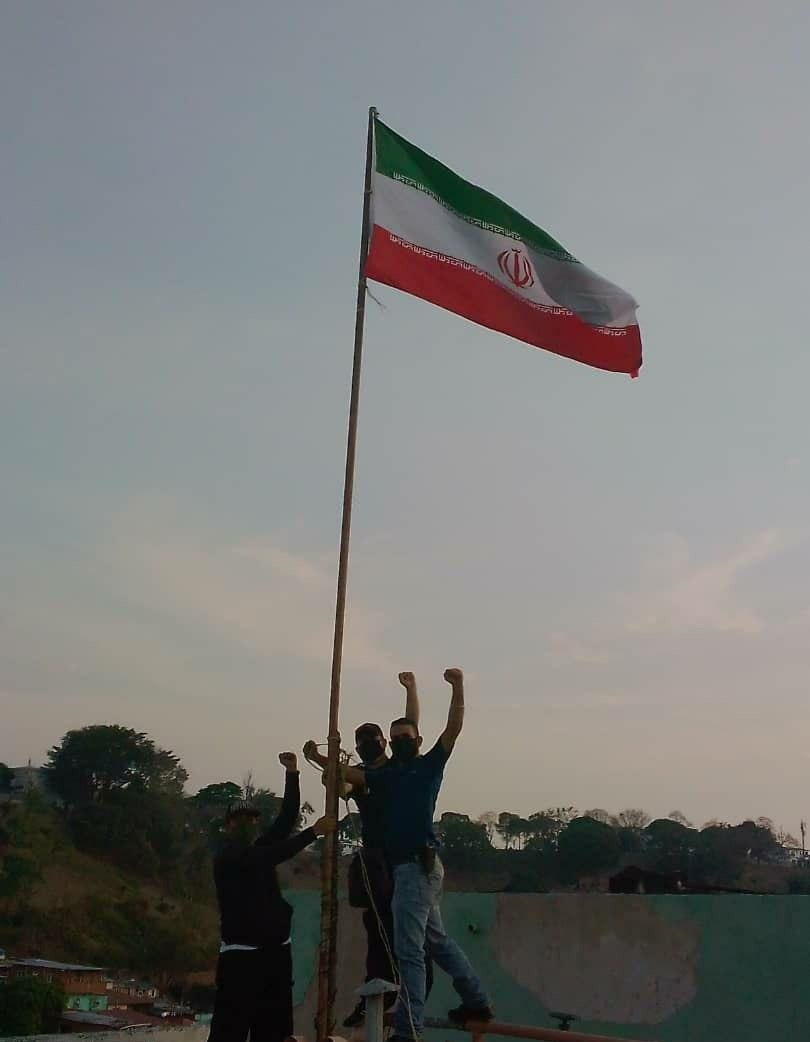 پرچم ایران در پایتخت ونزوئلا به اهتزاز درآمد
