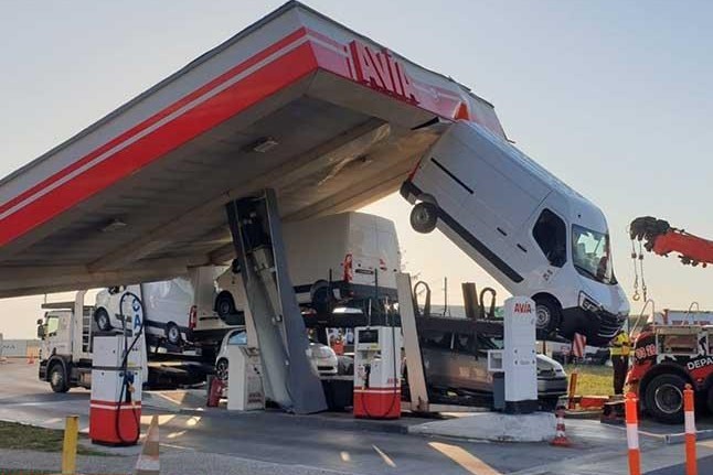 عکس /اتفاقی عجیب و غریب در یک پمپ بنزین!