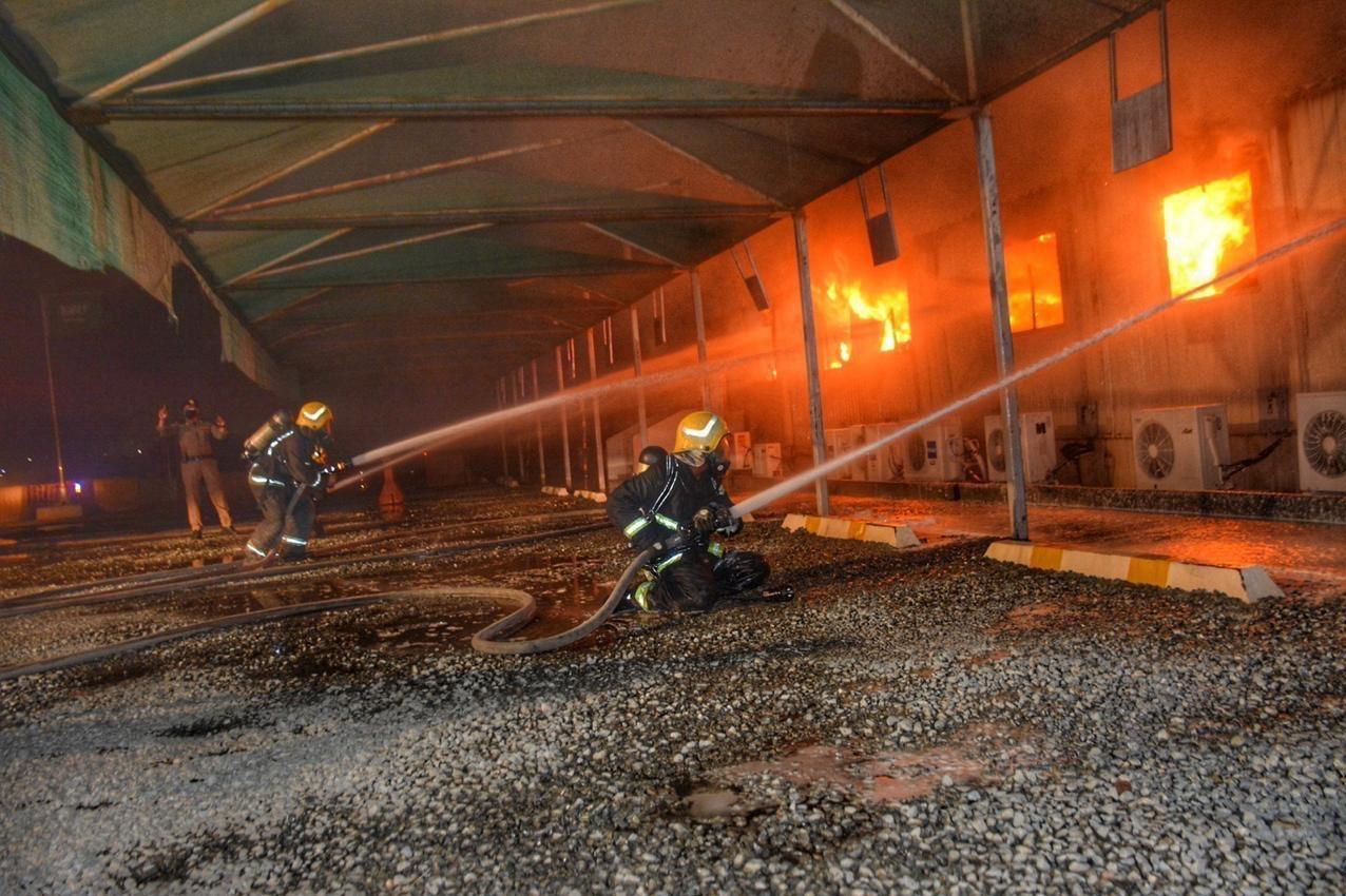 وقوع آتش‌سوزی در یک ایستگاه راه‌آهن در جده + عکس