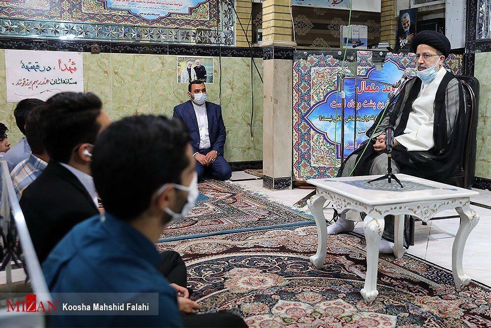 دیدار رییس دستگاه قضا با تعدادی از ایتام و خانواده‌های تحت پوشش یکی از مراکز فرهنگی و جهادی اطراف تهران