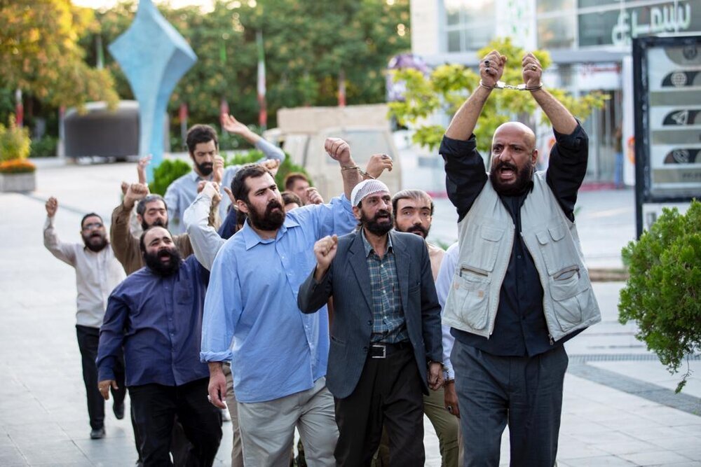 ژست جالب امیر جعفری با دست‌بند در «گشت ارشاد» + عکس
