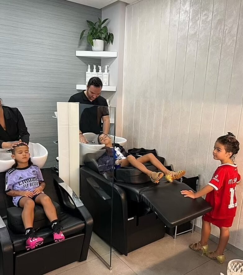 خیانت آشکار دختر رونالدو به پدرش! خیانت آشکار دختر رونالدو به پدرش!