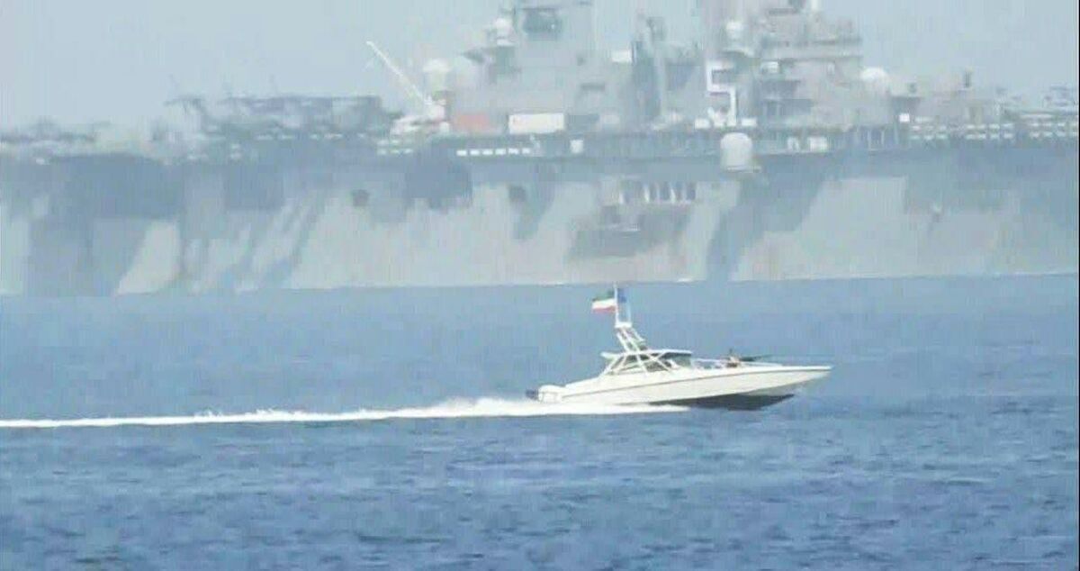 تصاویری از اخطار سپاه به ناوگروه آمریکا