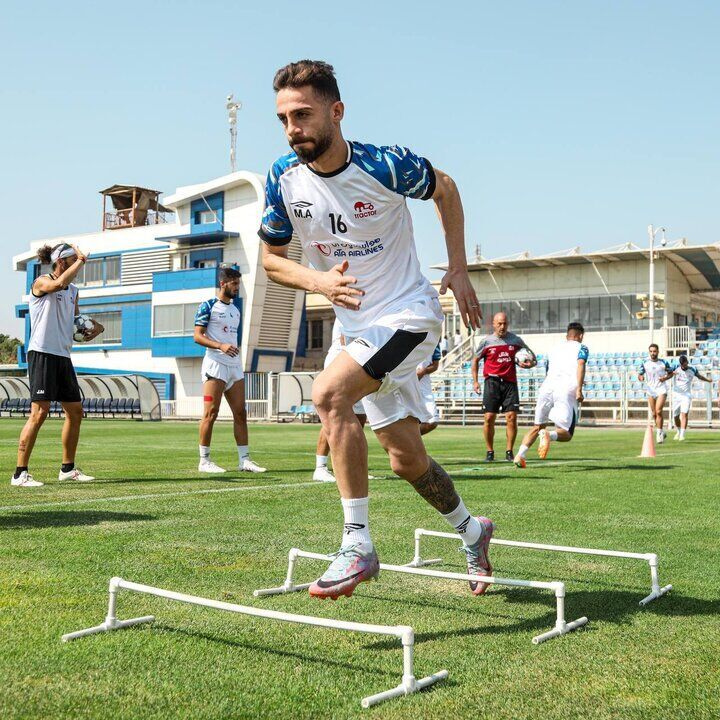 اولین عکس از مهاجم پرسپولیس با لباس رقیب