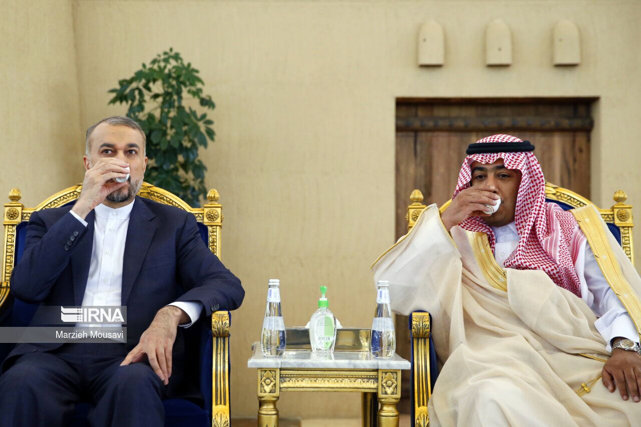 پذیرایی ساده مقامات سعودی از امیرعبداللهیان+ عکس