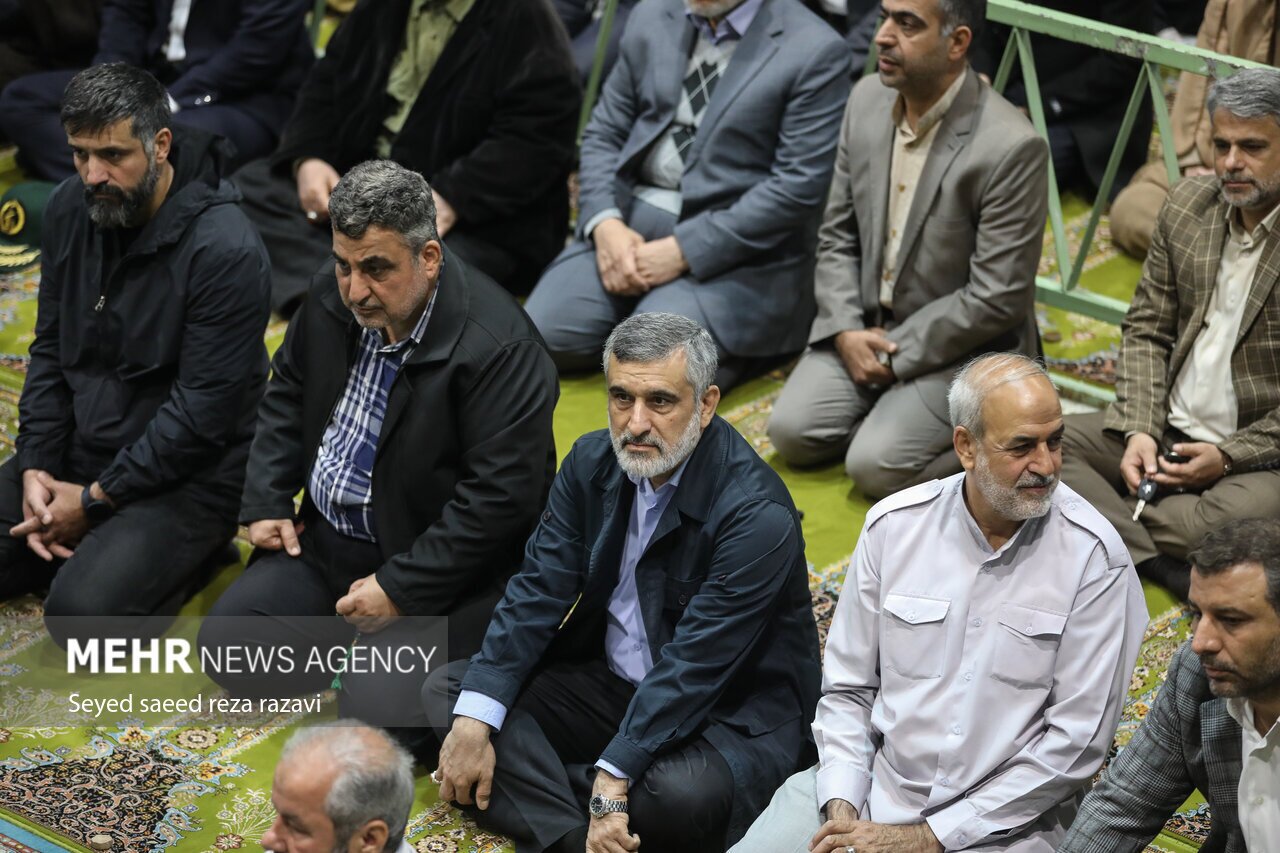 پوشش متفاوت ۲ فرمانده بلندپایه سپاه در نماز جمعه+ عکس