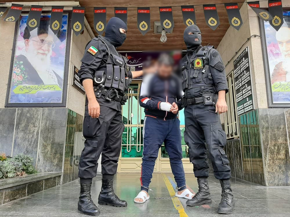 ماجرای دستگیری اوباشی که دیروز در شهر گرداننده شد + عکس