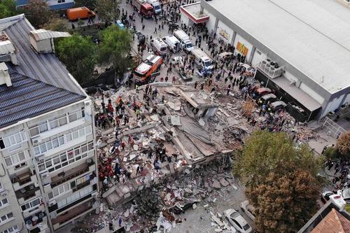 دیدنی‌های روز؛ از زلزله ازمیر ترکیه تا عکس‌های برگزیده جشنواره بین‌المللی