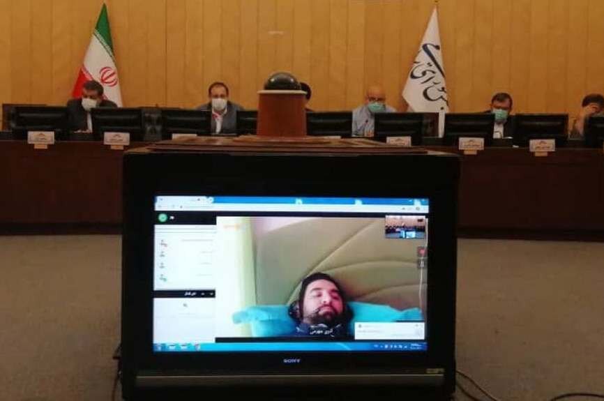 آذری‌جهرمی از روی تخت‌خواب در جلسه نمایندگان تهران شرکت کرد+ عکس