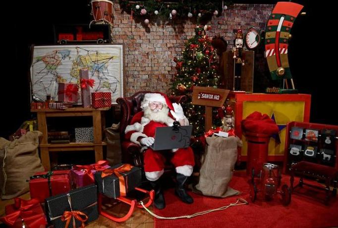 ارتباط آنلاین با بابانوئل‌ها + عکس