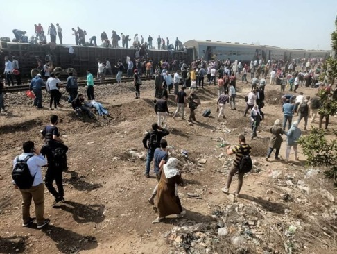 ۸ کشته و بیش از ۱۰۰ زخمی در واژگونی قطار در مصر+عکس و فیلم