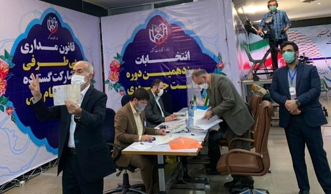 محمود احمدی نژاد ثبت نام کرد + حاشیه‌ها و تصاویر روز دوم/ نایب رئیس مجلس و سه وزیر احمد‌ی‌نژاد هم ثبت نام کردند