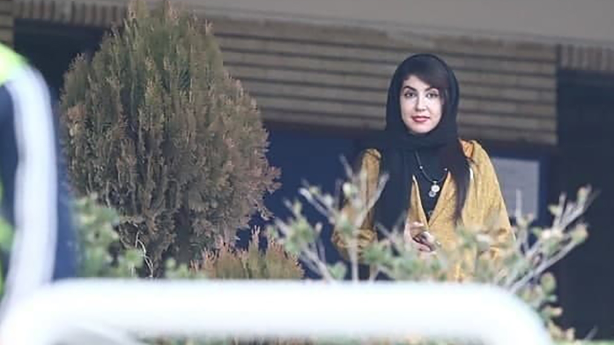 رونمایی از تماشاگر خاص بازی استقلال و پیکان + عکس رونمایی از تماشاگر خاص بازی استقلال و پیکان + عکس