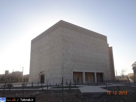حک شدن نام ملک فهد و آل سعود در ساختمان حج و زیارت یزد؟+عکس