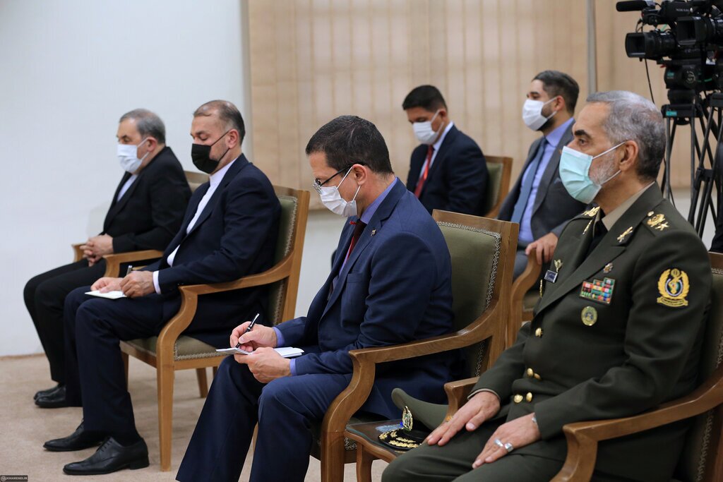 رهبر انقلاب: تجربه ایران وونزوئلا نشان داد تنها راه پیروزی در برابر فشارهای آمریکا مقاومت است
