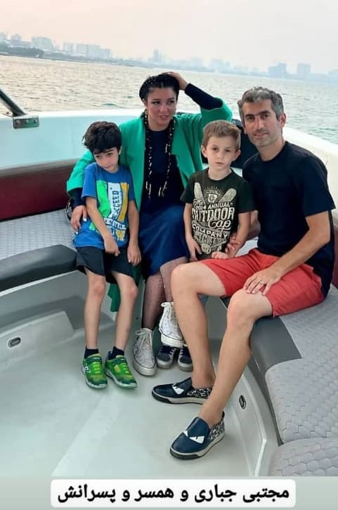 آقای فوتبالیست در کنار خانواده روی یک قایق فوق لاکچری!+ عکس