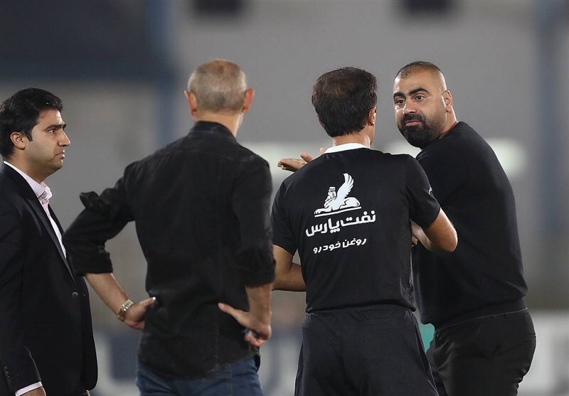جنجال زارع در دیدار ملوان - پرسپولیس و تکرار نقش ویژه باقری | زارع: فدراسیون پشت داورها قایم می‌شود!+ تصاویر و فیلم