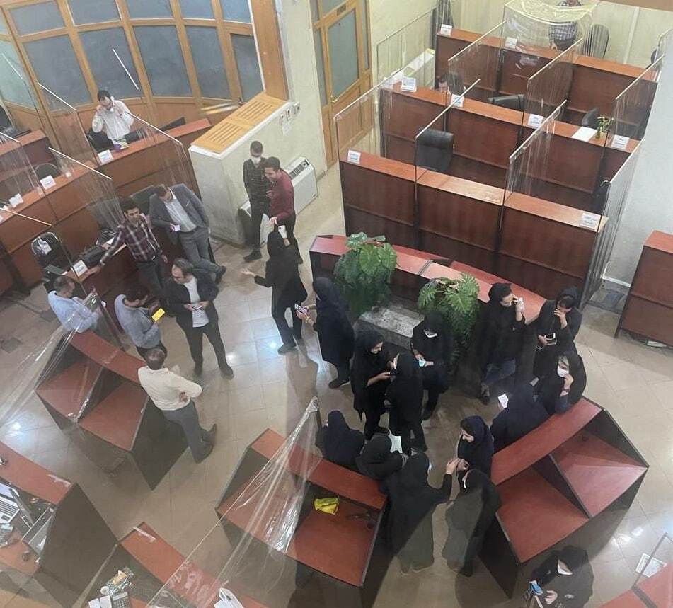 تصاویری از اعتصاب در تالار بورس تهران و تبریز