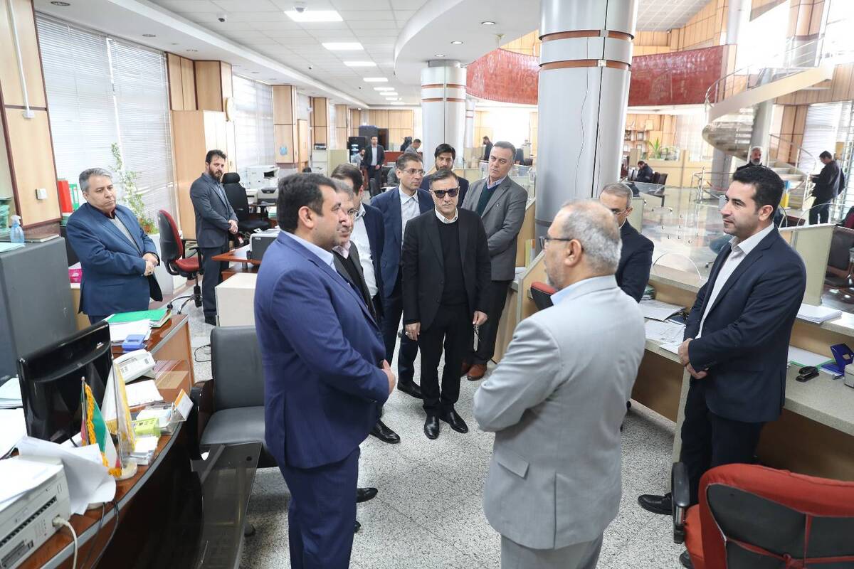 بازدید سرپرست بانک ملی ایران از خدمات بانکی و ارزی فرودگاه امام(ره)