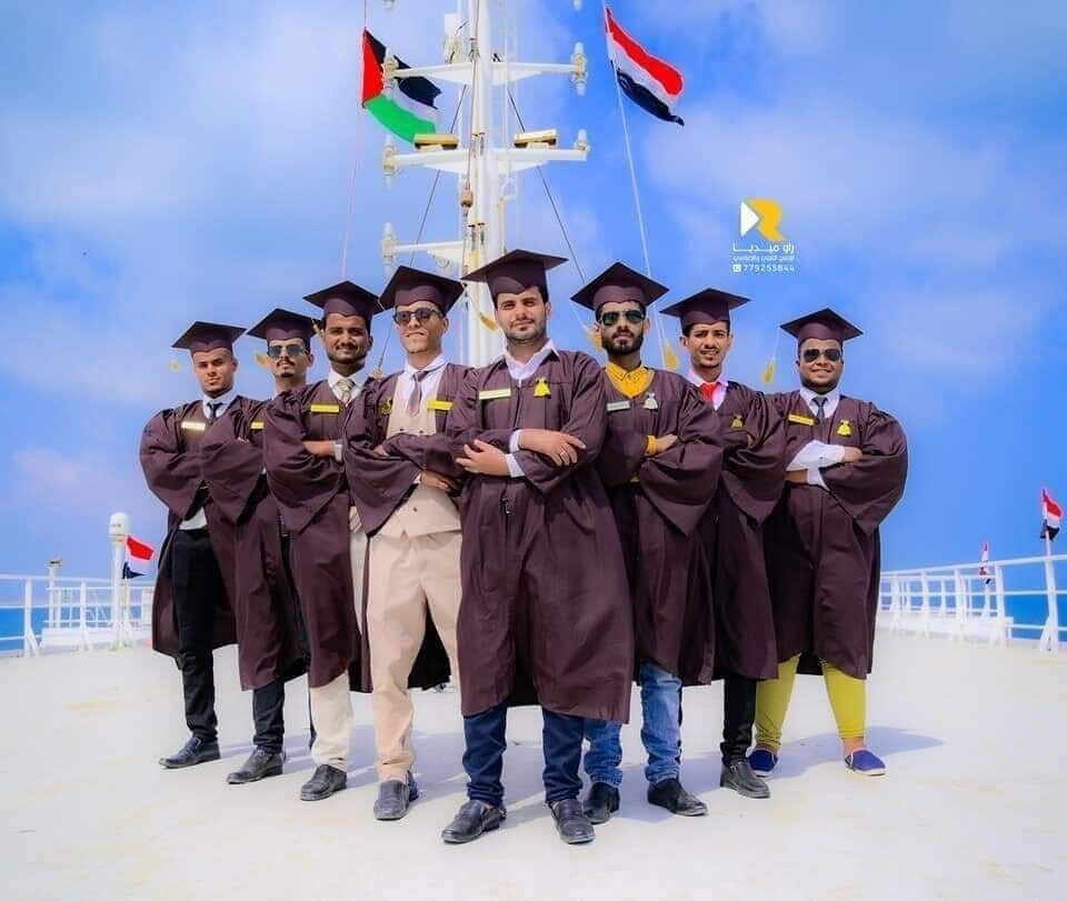 جشن فارغ‌التحصیلی دانشجویان یمنی در کشتی توقیف شده اسرائیلی