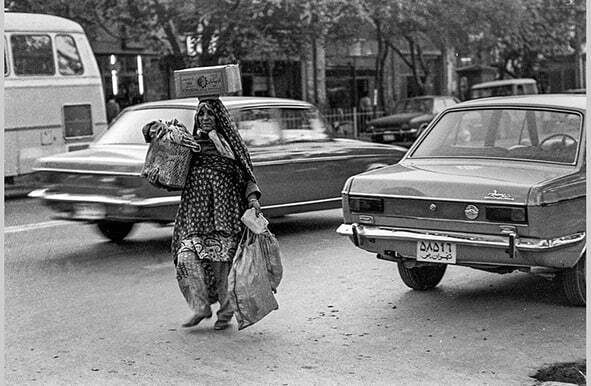 عکسی از یک زن تهرانی در میانه دهه ۵۰